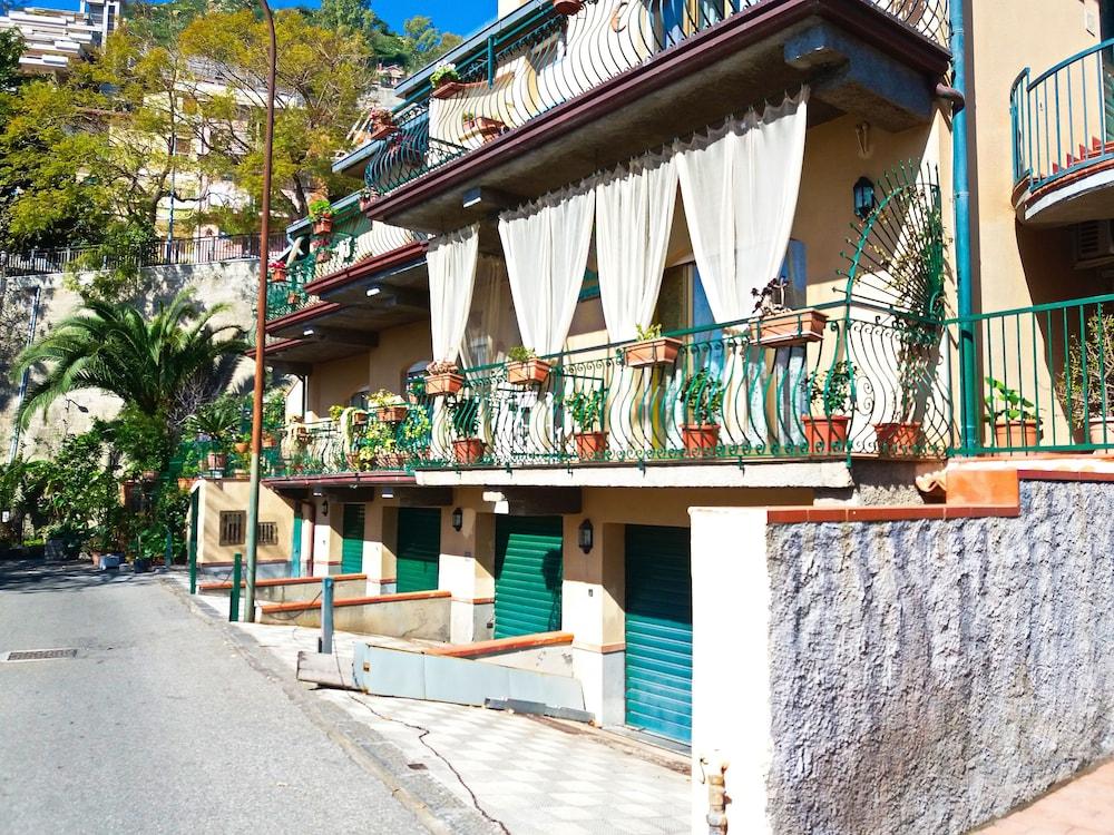 Bed And Breakfast Rosangela Таормина Экстерьер фото